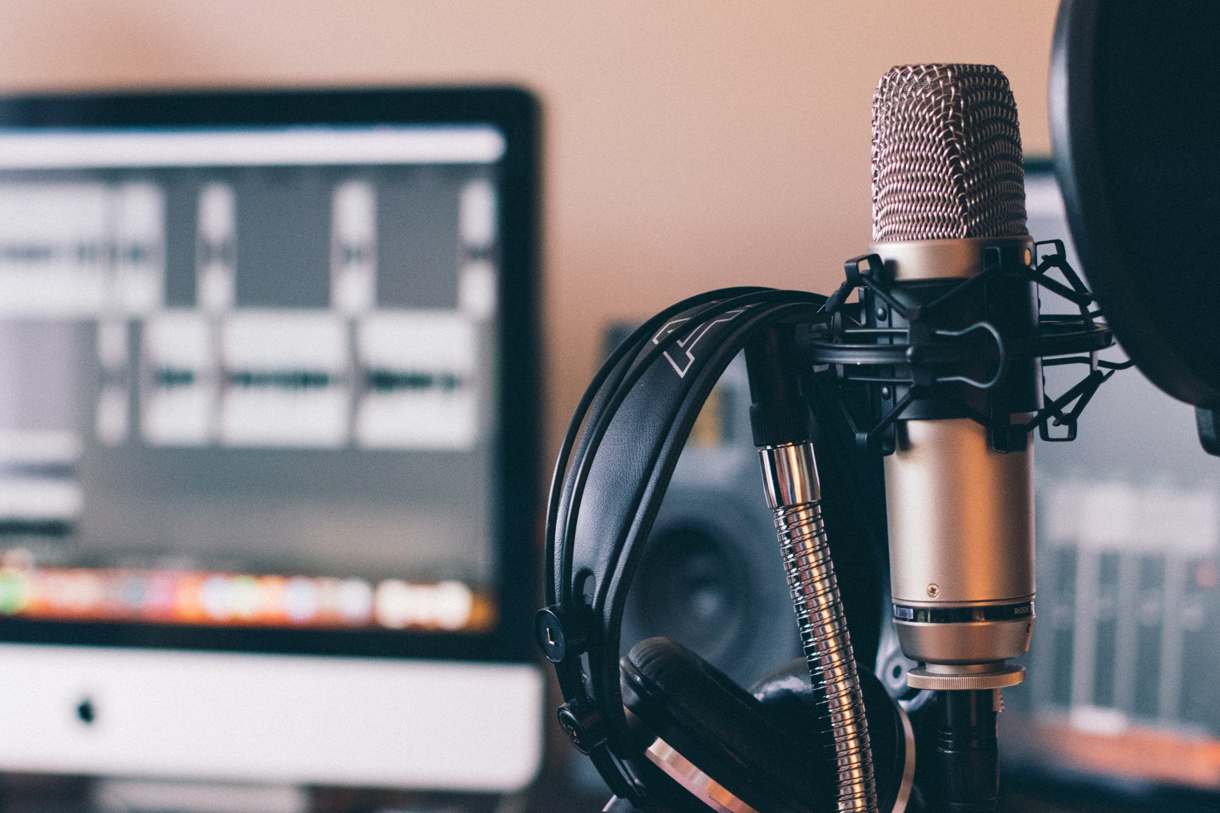 47 best lifestyle and programming podcasts carefully selected by our developers webp image